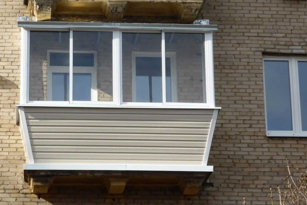 Остекление балконов с выносом своими руками — пошаговая инструкция