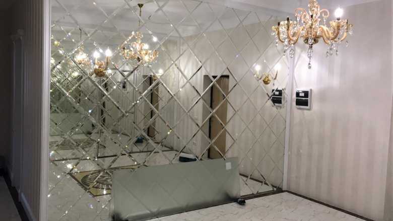 Зеркальное панно (69 фото): изготовление панно из зеркал с фацетом на стену, панно в интерьере прихожей, спальни и гостиной