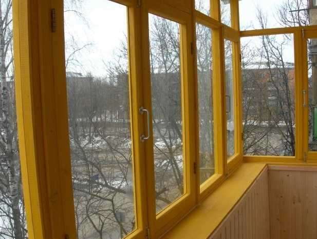 Остекление балкона с выносом: делаем сами или профессионалы?