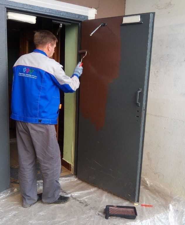 Как и чем покрасить металлическую дверь верно самостоятельно