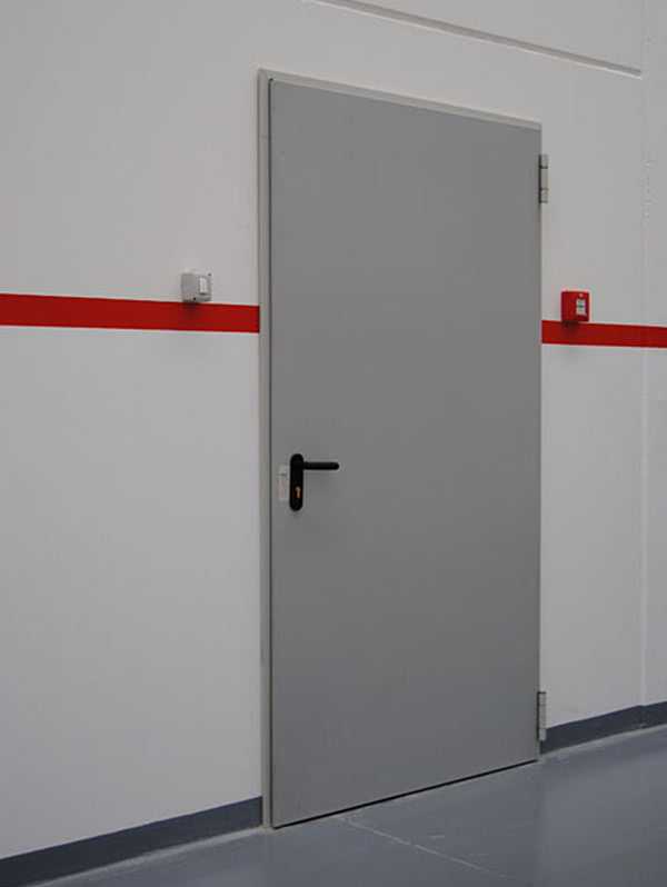 Противопожарные металлические двери: особенности изготовления однопольных и двупольных дверных полотен, их соответствие пожарным нормам и госту