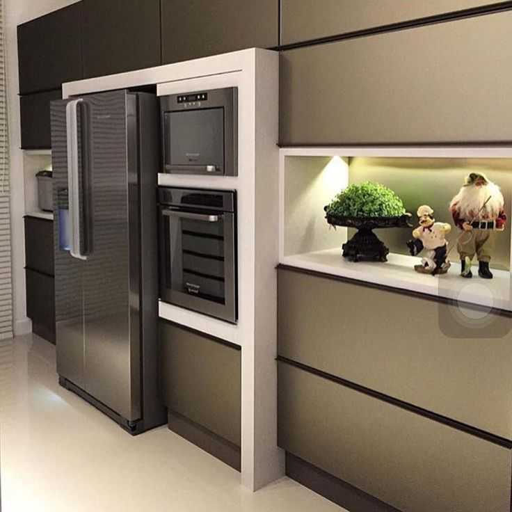 Куда поставить холодильник на маленькой кухне: 80 фото примеров, лучшие варианты размещения