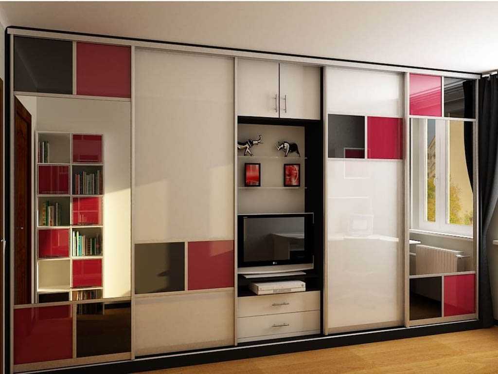 Шкаф в гостиную размером во всю стену (47 фото): большие зеркальные модели с телевизором для зала и спальни