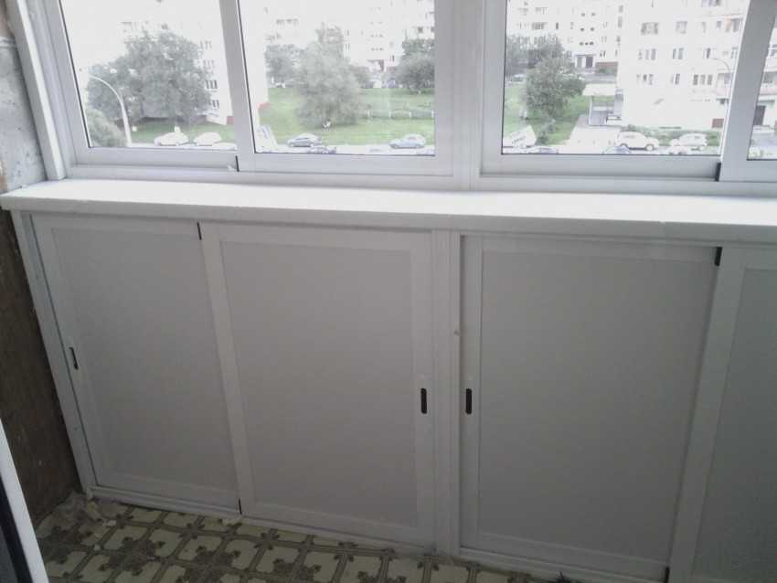 Шкаф на балкон 2021 (111 фото): готовый шкафчик-купе c рольставнями на лоджию, угловой шкаф своими руками