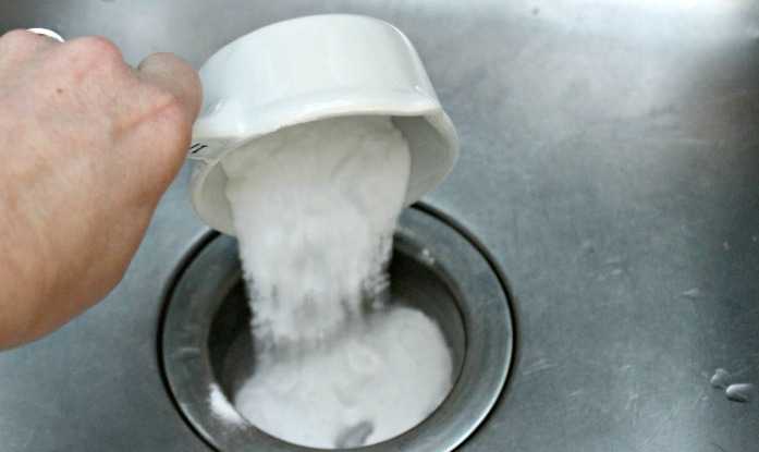 Как прочистить раковину содой и уксусом от засора и ржавчины