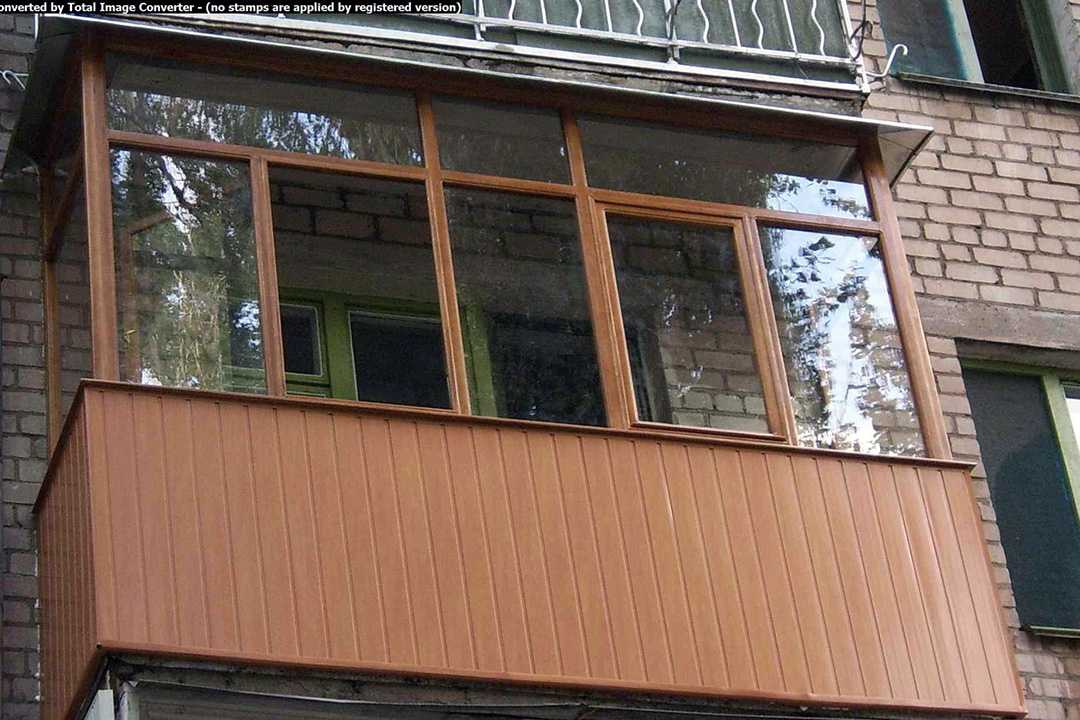 Достоинства и недостатки остекления балконов и лоджий деревянными рамами