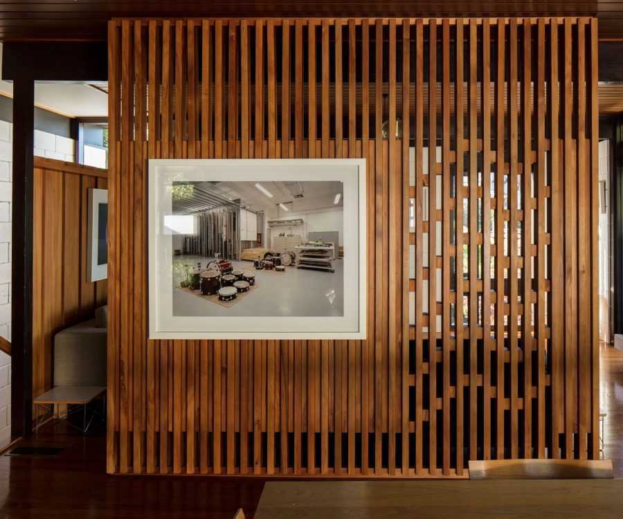 Элементы современного декора: деревянные рейки в интерьере