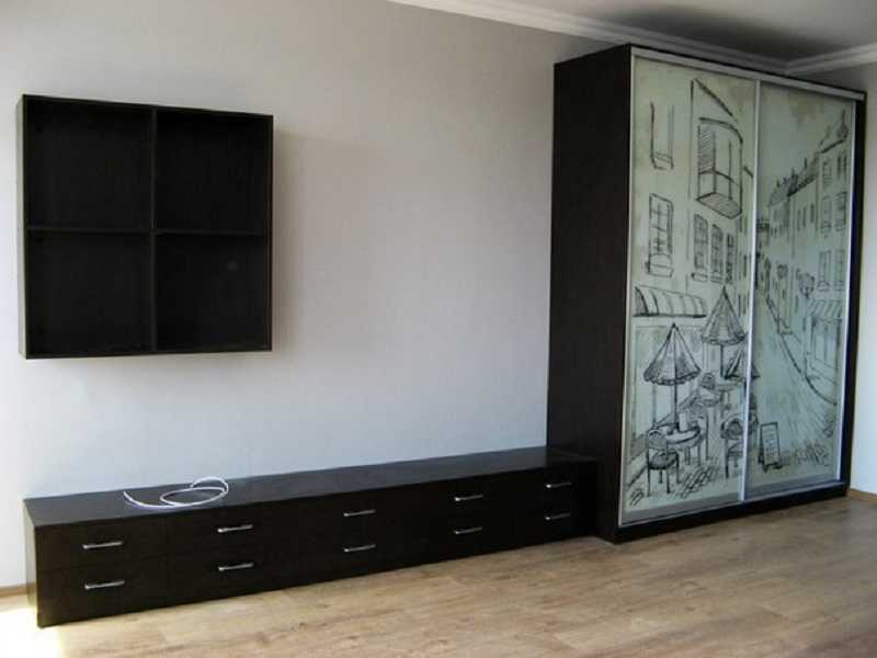 Шкафы-комоды (34 фото): длинные модели вместо стенки с полками для белья и одежды в гостиную и спальню
