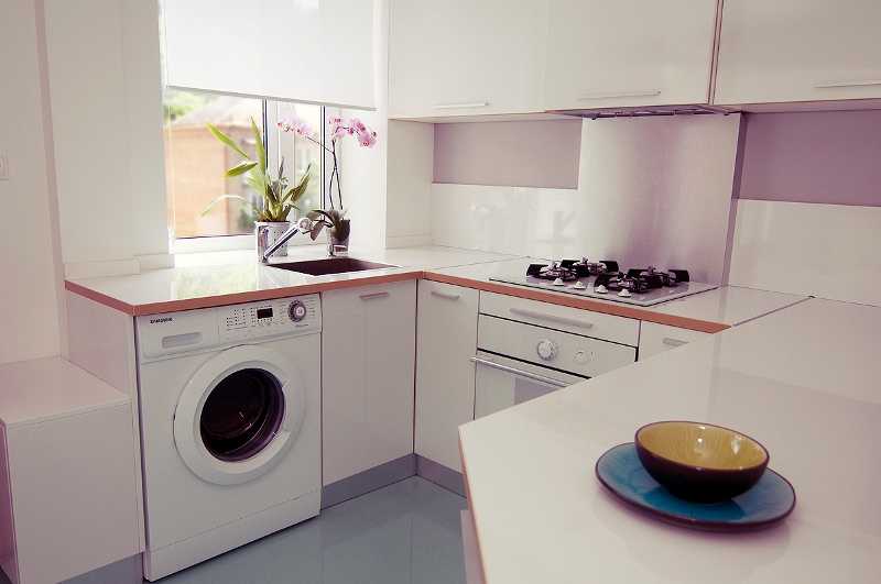 Дизайн маленькой кухни 4 кв м: фото с холодильником
