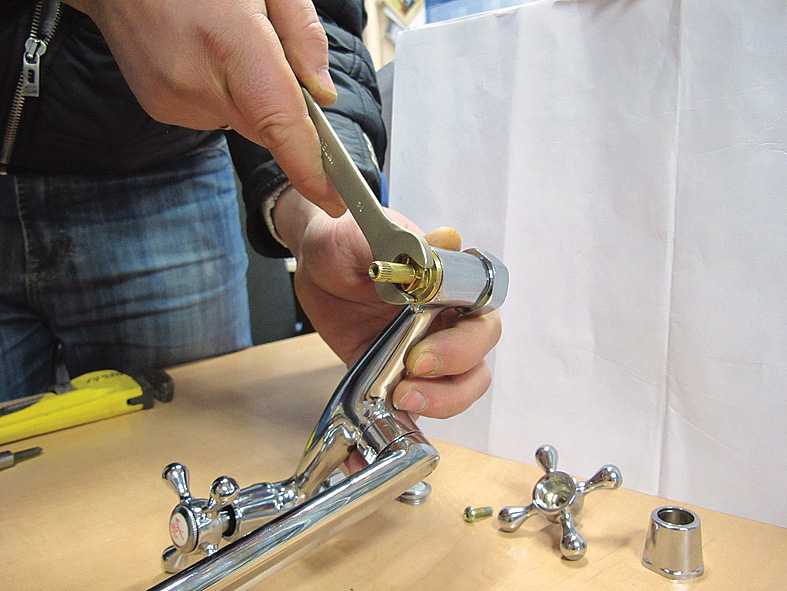 Как разобрать и отремонтировать однорычажный кран в ванной