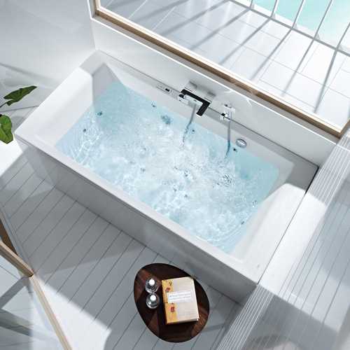 Угловая ванна (112 фото): модели размером 100х100, 120х120 и 150х150, стальная ванна со стеклянными шторками, как выбрать для небольшой комнаты