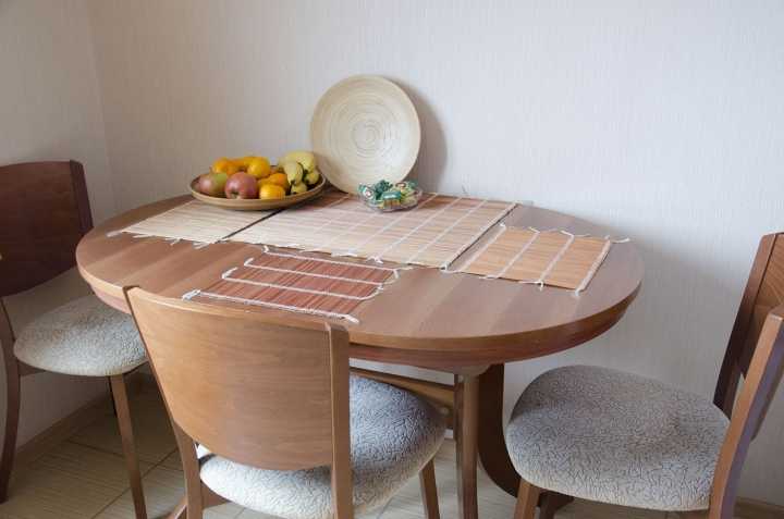 Овальный кухонный стол (63 фото): обеденные столы на кухню