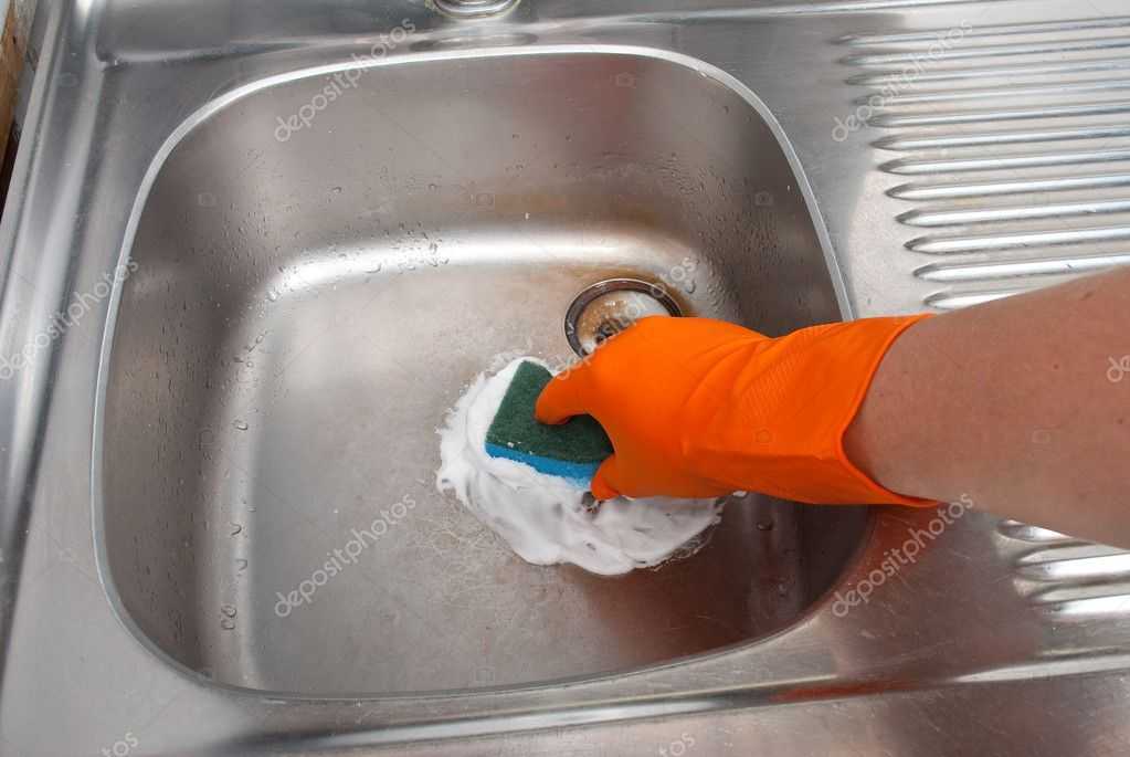 Какими чистящими средствами отмыть раковину от налёта
