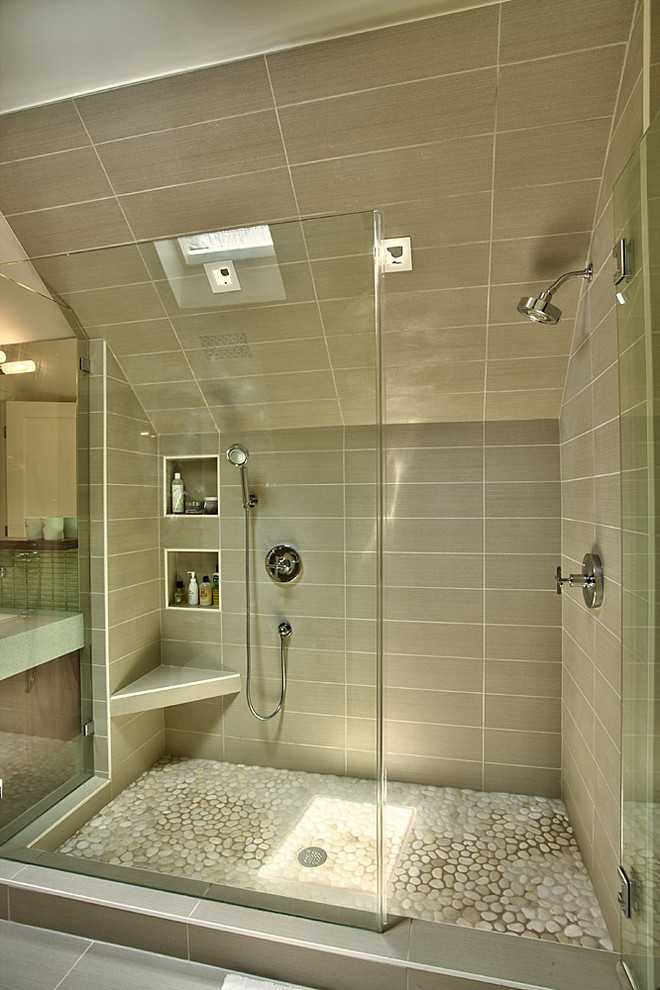 Ваша ванная не слишком просторная Экономично распределить пространство вашей ванной комнаты поможет душевое ограждение с поддоном. Используя варианты из стекла с поддоном размером 120х90 и 90х90, вы станете обладателем стильного и уютного помещения.