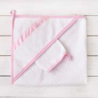 Детское полотенце с капюшоном (33 фото): выбор для новорожденных полотенца-пончо, махровой модели с уголком для купания малыша и полотенца-халат