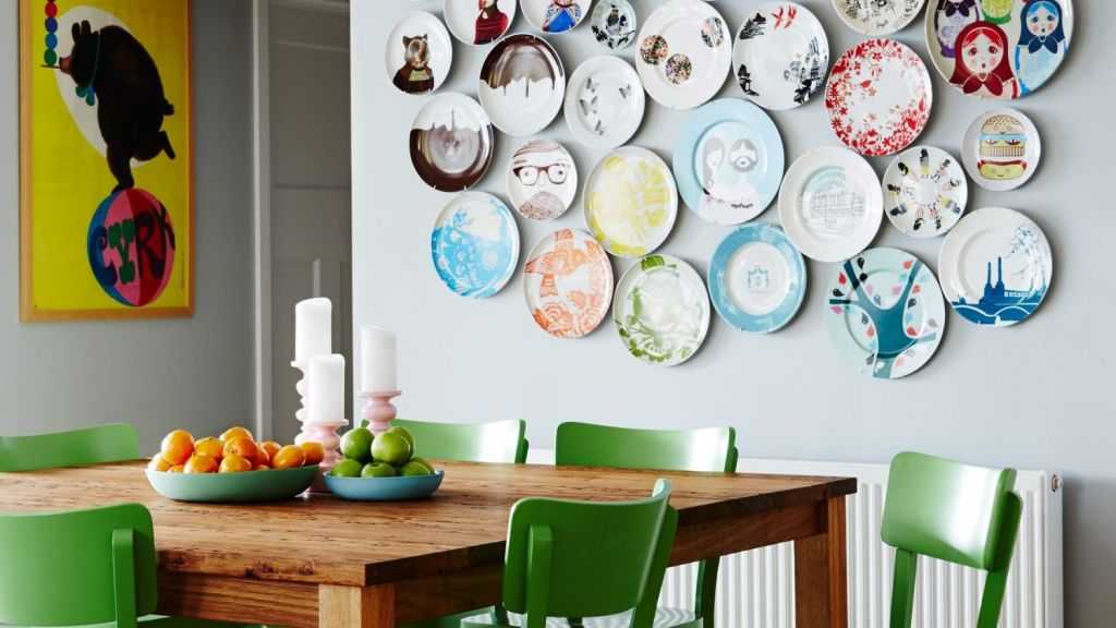 70 фото-идей по украшению стен декоративными тарелками