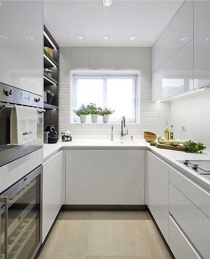 Угловые кухни с окном (55 фото): дизайн кухни в частном доме с окном в рабочей зоне, нюансы размещения кухонного гарнитура с мойкой вдоль окна