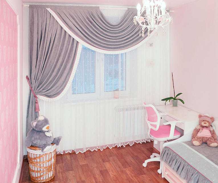 Тюль в спальне (84 фото): красивые современные шторы, дизайн коротких тюлевых занавесок новинки 2021 года