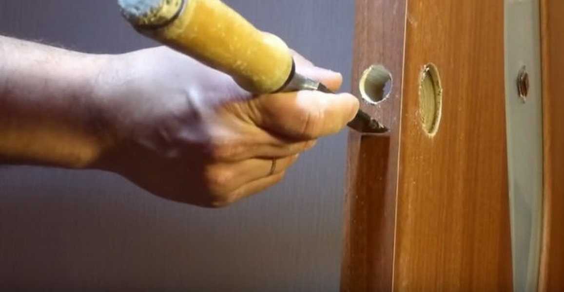 Разборка дверной ручки межкомнатной двери — разбираем вопрос
