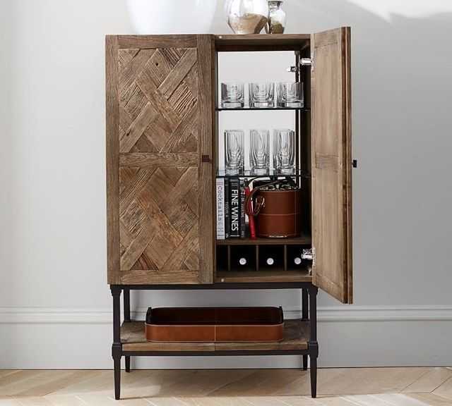 Барный шкаф – предмет мебели для хранения алкогольной продукции. Его могут дополнять барные стойки для винных напитков и виски. Существуют ли навесные шкафы-бары в гостиную для дома