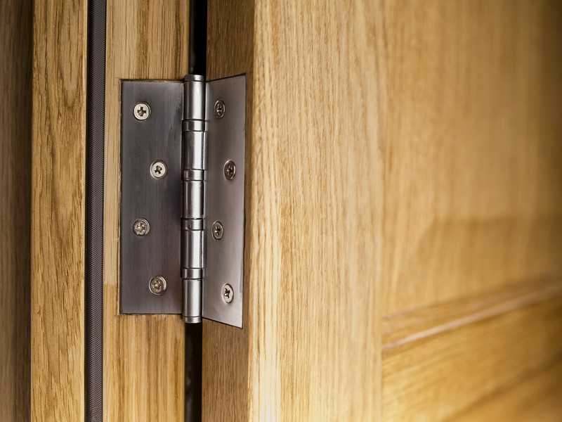 Как установить петли на дверь – нюансы монтажа разных типов фурнитуры