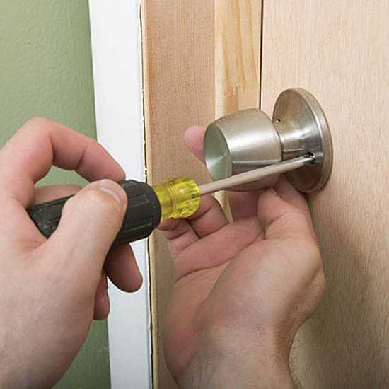 Разболталась ручка входной металлической двери как починить — topsamoe.ru
