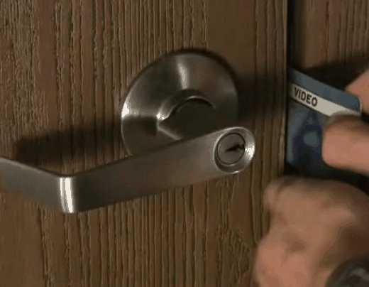 Как открыть межкомнатную дверь без ключа