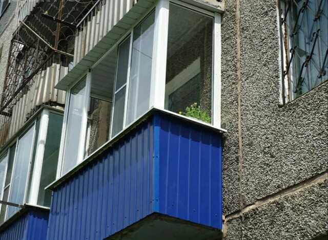 Как отделать балкон сайдингом: металлическим, полихлорвиниловым, укрепляем парапет