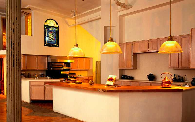 Освещение на кухне с натяжным потолком (30 реальных фото): расположение светильников,