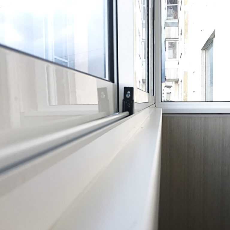 Раздвижные окна на балкон — экономия пространства!
