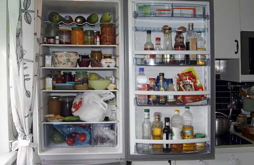 Холодильники в стиле ретро отличаются привлекательным дизайном и отличной функциональностью. Производители сегодня предлагают модели в красных, бежевых и черных цветах. В данной статье приводится обзор обычных и мини-холодильников.
