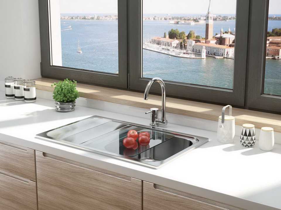 Дизайн кухни с окном (100 реальных фото)