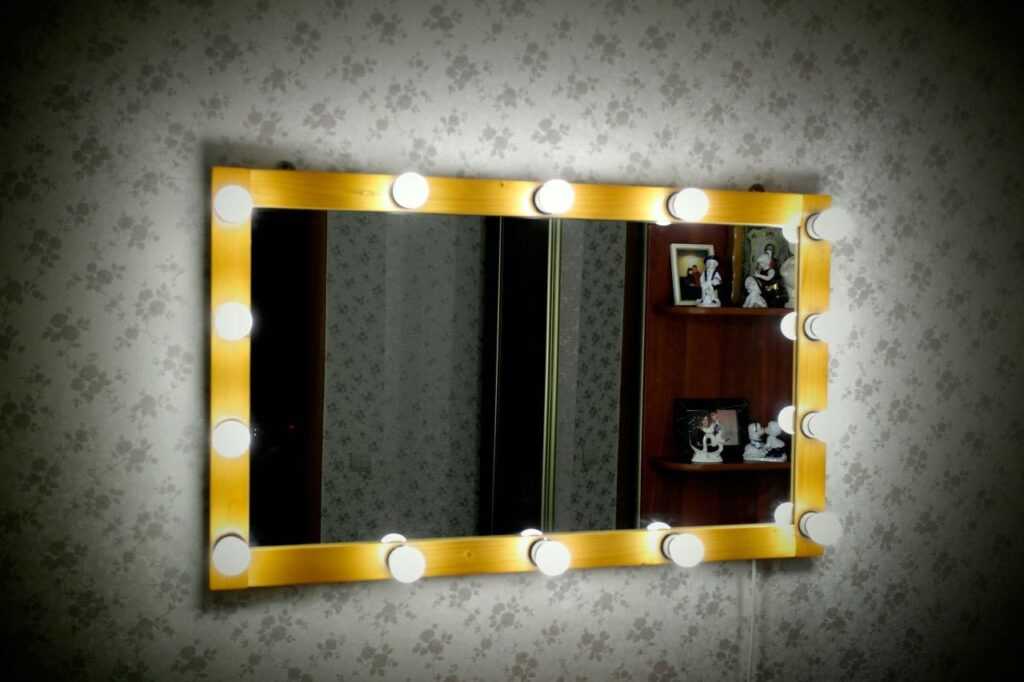 Зеркало в ванную с подсветкой (200+ фото): практичность и оригинальность идеи. выбираем дополнительные аксессуары (розетка/часы/подогрев)
