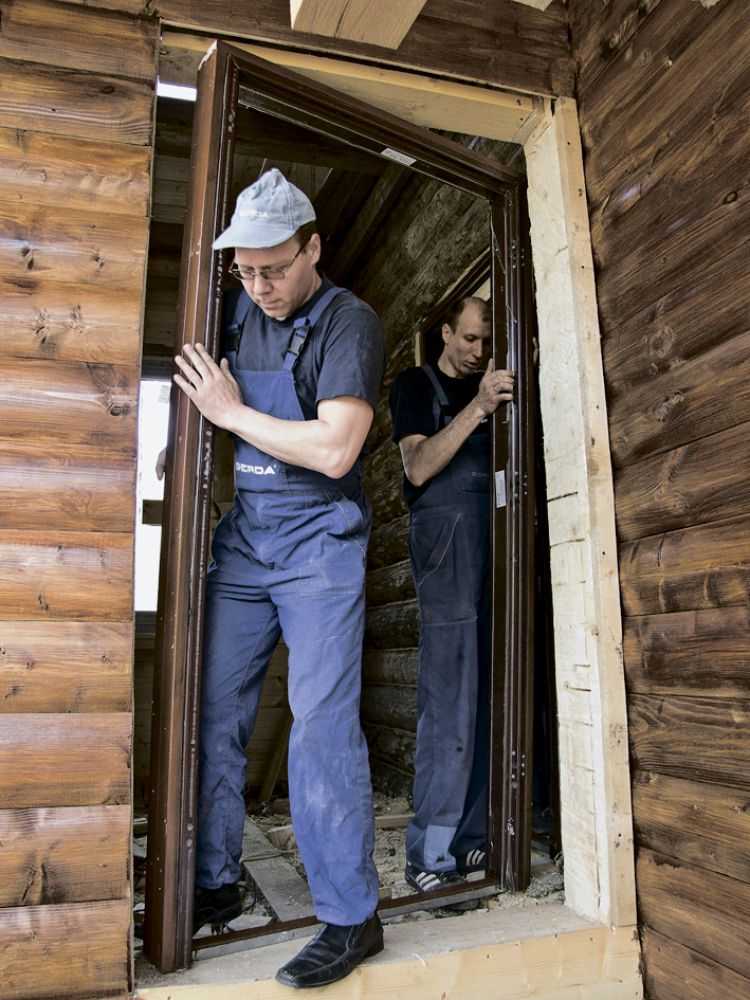 Монтаж и демонтаж деревянной двери: как провести операцию своими руками