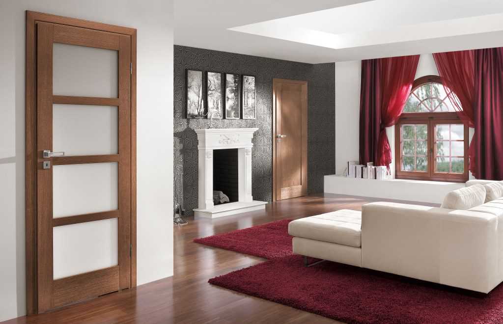 Сочетание дверей и пола в интерьере квартиры (61 фото): как подобрать сочетающиеся между собой декоративные покрытия для стен и напольные изделия в черно-белом цвете
