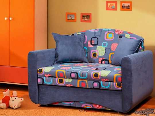 Детские диваны (73 фото): кровать в комнату для детей от 3 лет, мягкие диванчики и мини-кресла, тахта и кровать-чердак с диваном внизу, варианты с системой «клик-кляк»