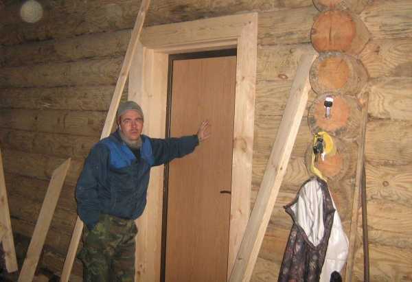 Установка дверей в деревянном доме: дверь из дерева и из металла, особенности монтажа