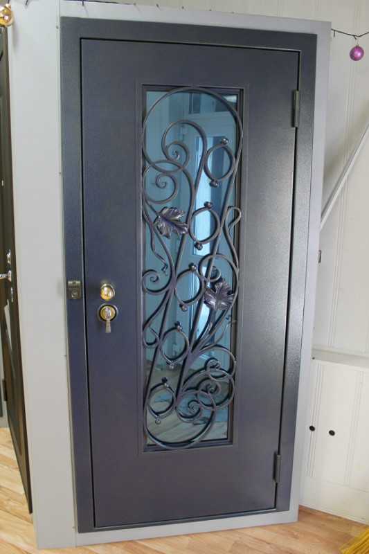 Входные металлические двери со стеклом - купить в москве по ценам производителя. продажа стальных дверей со стеклом