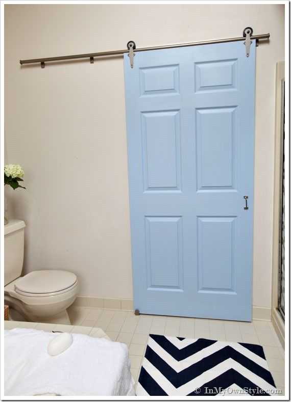 Двери в ванную комнату (70 фото): какую конструкцию поставить в туалет, стеклянные и влагостойкие модели, стандартные размеры по ширине