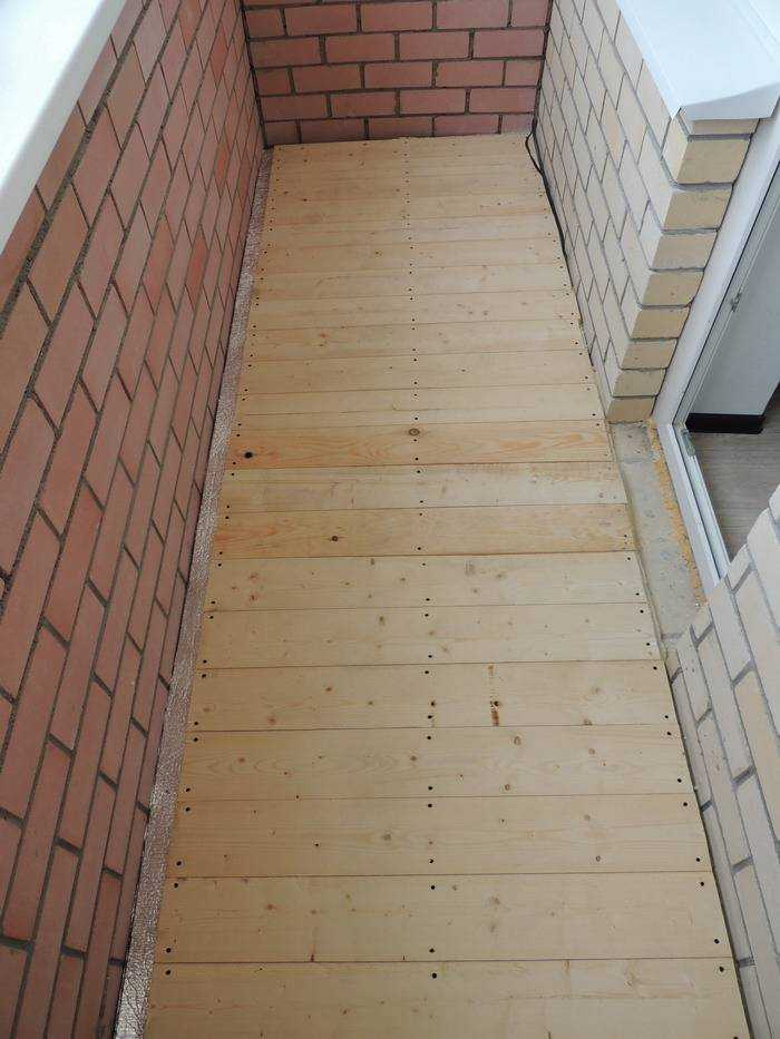 Чем застелить пол на балконе - выбор покрытия!