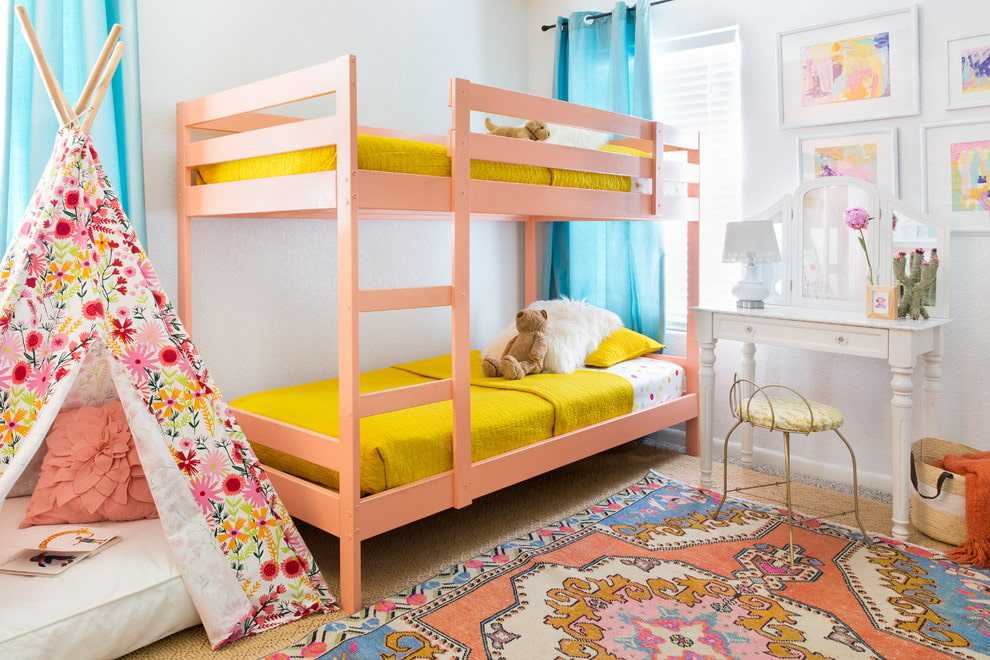 Как выбирать детские двухъярусные кровати для девочек и не ошибиться с моделью Ведь в зависимости от потребностей, кровать может быть с двумя спальными местами, кровать-чердак, со шкафом Ответы на эти вопросы вы найдете в статье