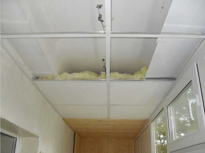 Качественное покрытие для потолка на лоджии (22 фото): натяжные потолки, из чего сделать потолок
