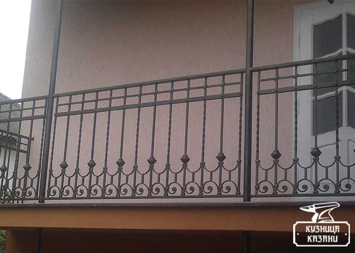 Балконные ограждения: 5 материалов для перил, их преимущества и недостатки