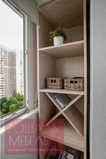 Стеллаж на балкон (59 фото): металлическая и деревянная модель для рассады с дверцами