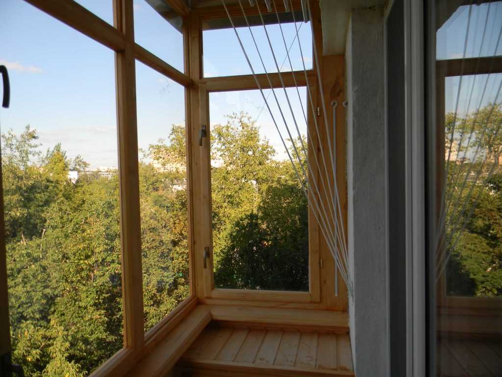 Деревянное остекление балконов: советы выбора рам и этапы установки