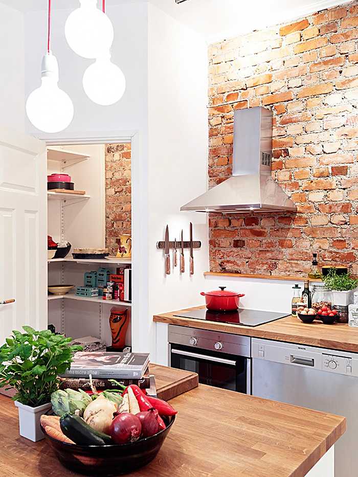 Фартук для кухни под кирпич (43 фото): кухонная керамическая плитка кирпичиками, особенности дизайна под кирпичную кладку панелями из мдф и пвх