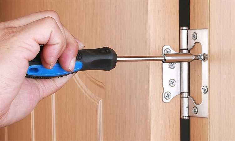 Установка петель на межкомнатные двери: подробная инструкция