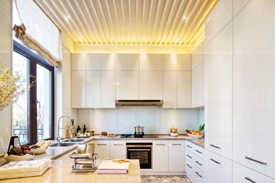 Дизайн потолка на кухне - лучшие потолочные конструкции и варианты оформления потолка (85 фото)