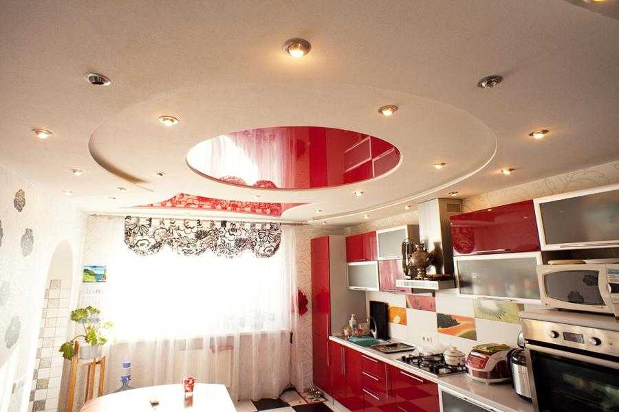 Дизайн кухни с низким потолком: полезные советы по оформлению и 40+ фото примеров