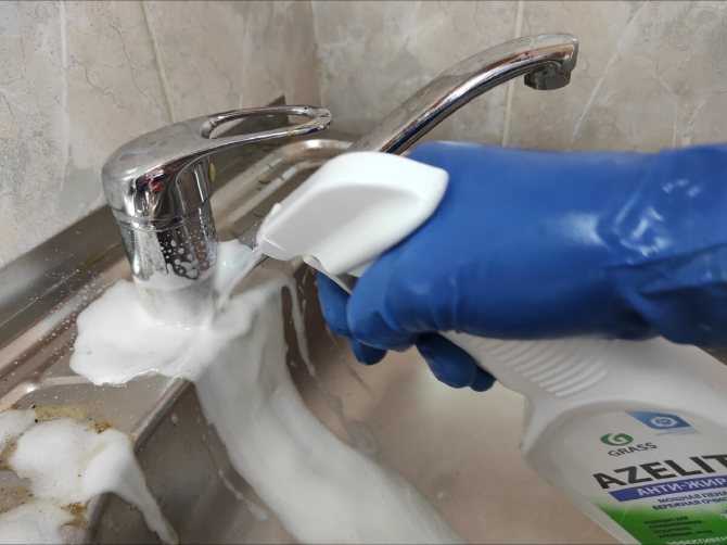 Как отмыть шторку в ванной: способы чистки занавески, можно ли стирать в машинке, народные средства